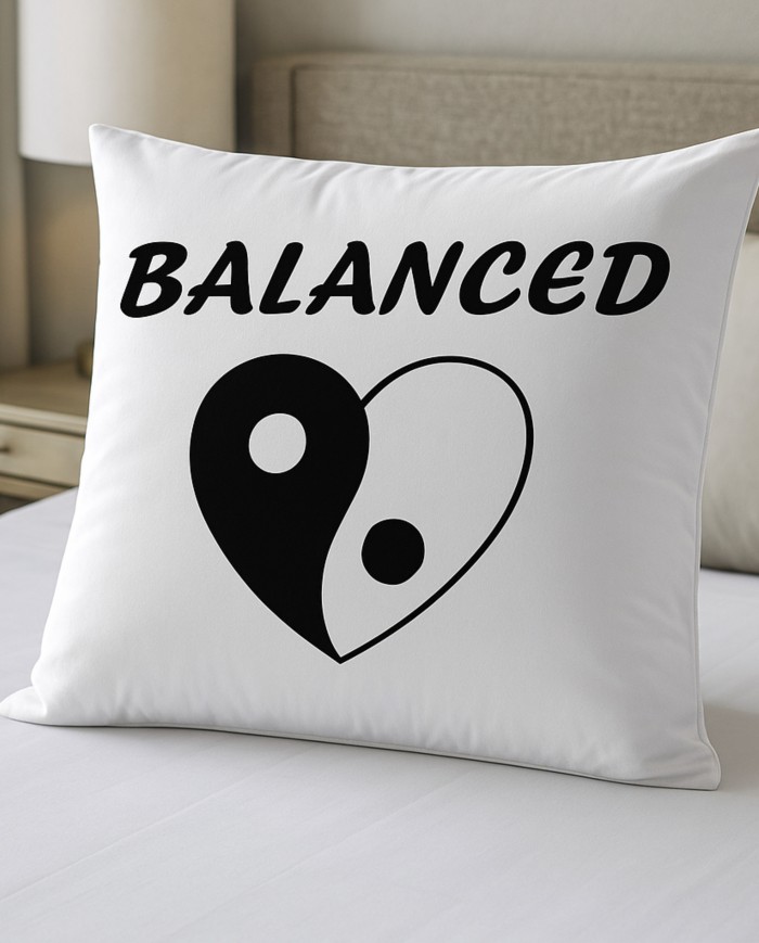 Balanced Yin Yang Kissen Balanced Yin Yang Kissen